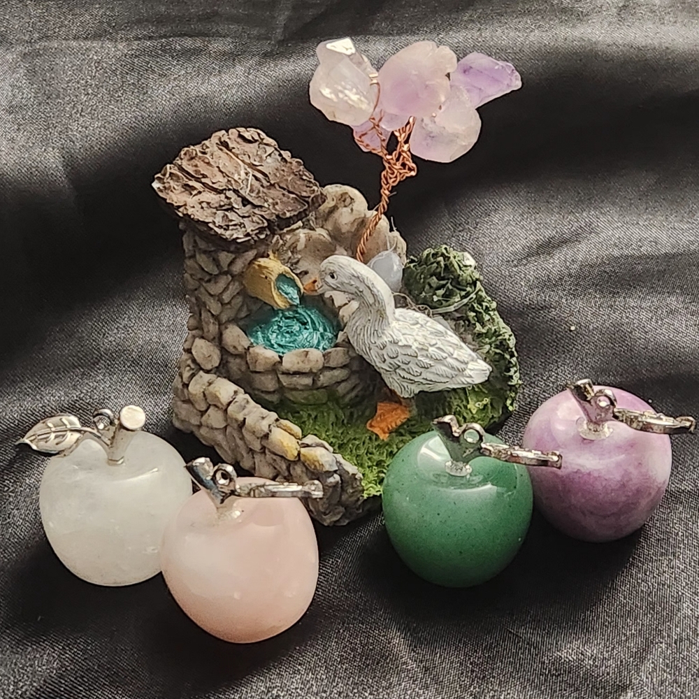 5 crystal pieces - 4 crystal apples and 1 amethyst chip tree bird feeder